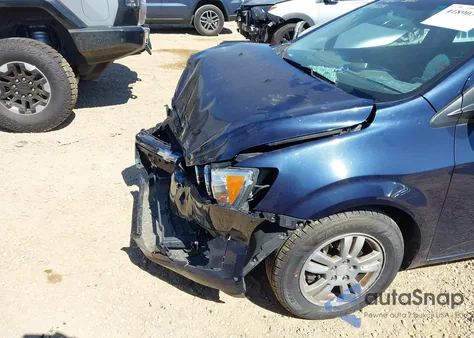 2016 Chevrolet Sonic Lt Auto z USA, uszkodzony, nr VIN 1G1JC5SH8G4157766